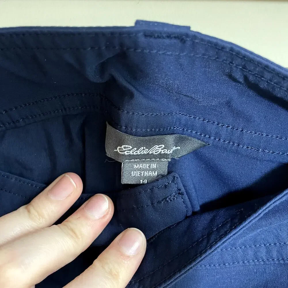Eddie Bauer navy blue summer shorts women's size 14 nylon pockets 4.5 inseam - Picture 3 of 6